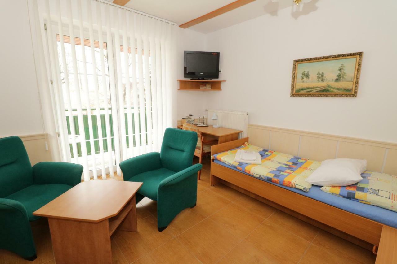 Penzion Hurka Hotel Dolni Libchavy Kültér fotó
